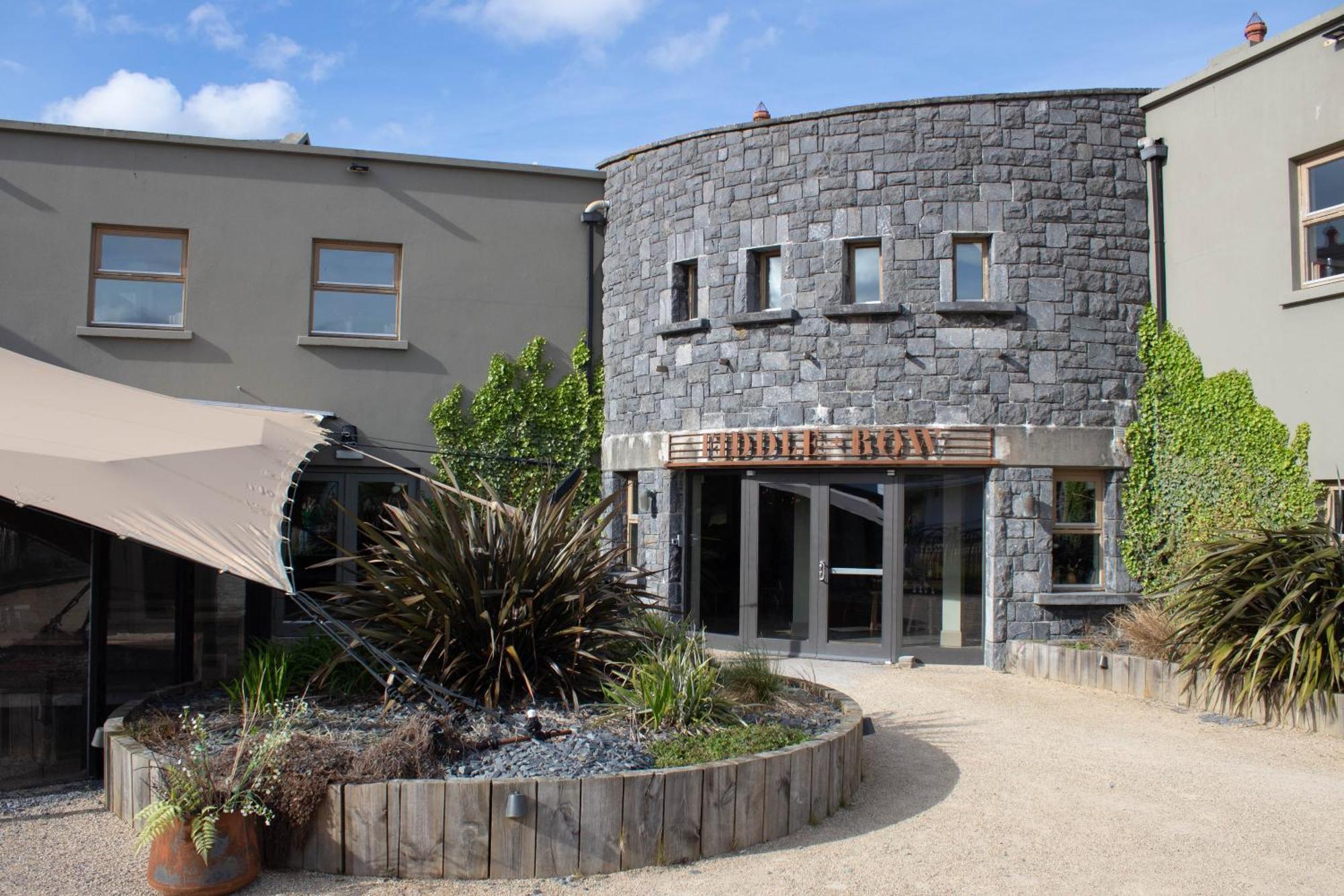 Fiddle + Bow Hotel Дулин Екстериор снимка